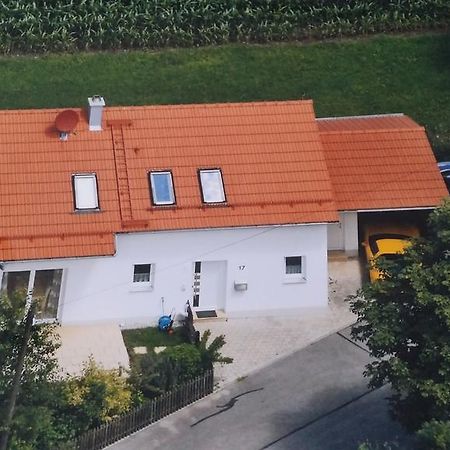 Вілла Wiflinger Graben Einfamilienhaus Worth Екстер'єр фото